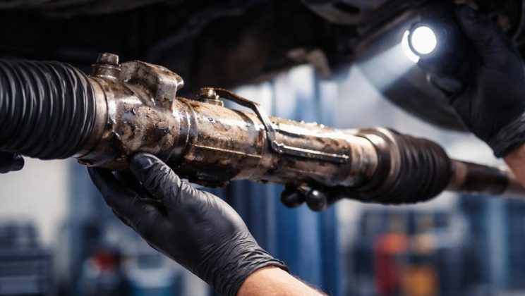 Как понять, что рулевая рейка начинает выходить из строя